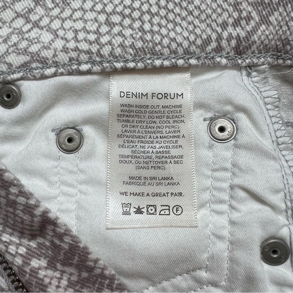 Aritzia Denim Forum Lola High Rise Skinny Crop Jeans White Snake Print - Sz 27 - Picture 11 of 16